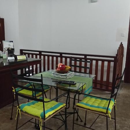 Majestic Apartments Nawala Екстериор снимка