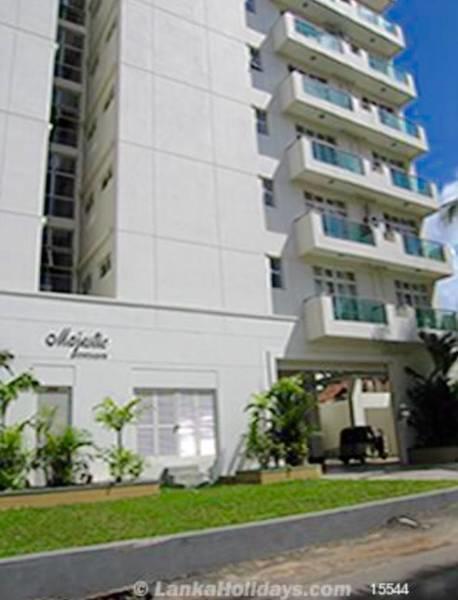 Majestic Apartments Nawala Екстериор снимка